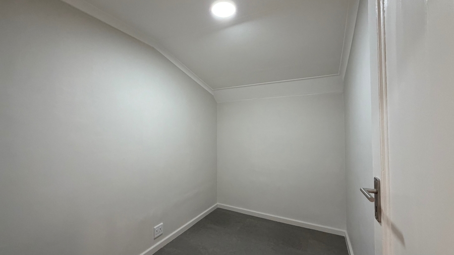 To Let Commercial Property for Rent in Somerset West Western Cape
